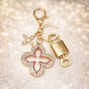 LV Authentic Gold Padlock 🔒 Key Set w/ Unbranded Clover Keychain Charm